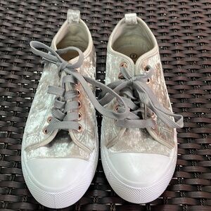 Brand: Charles Albert
Nice and comfortable fashion silver sneakers. Size 7